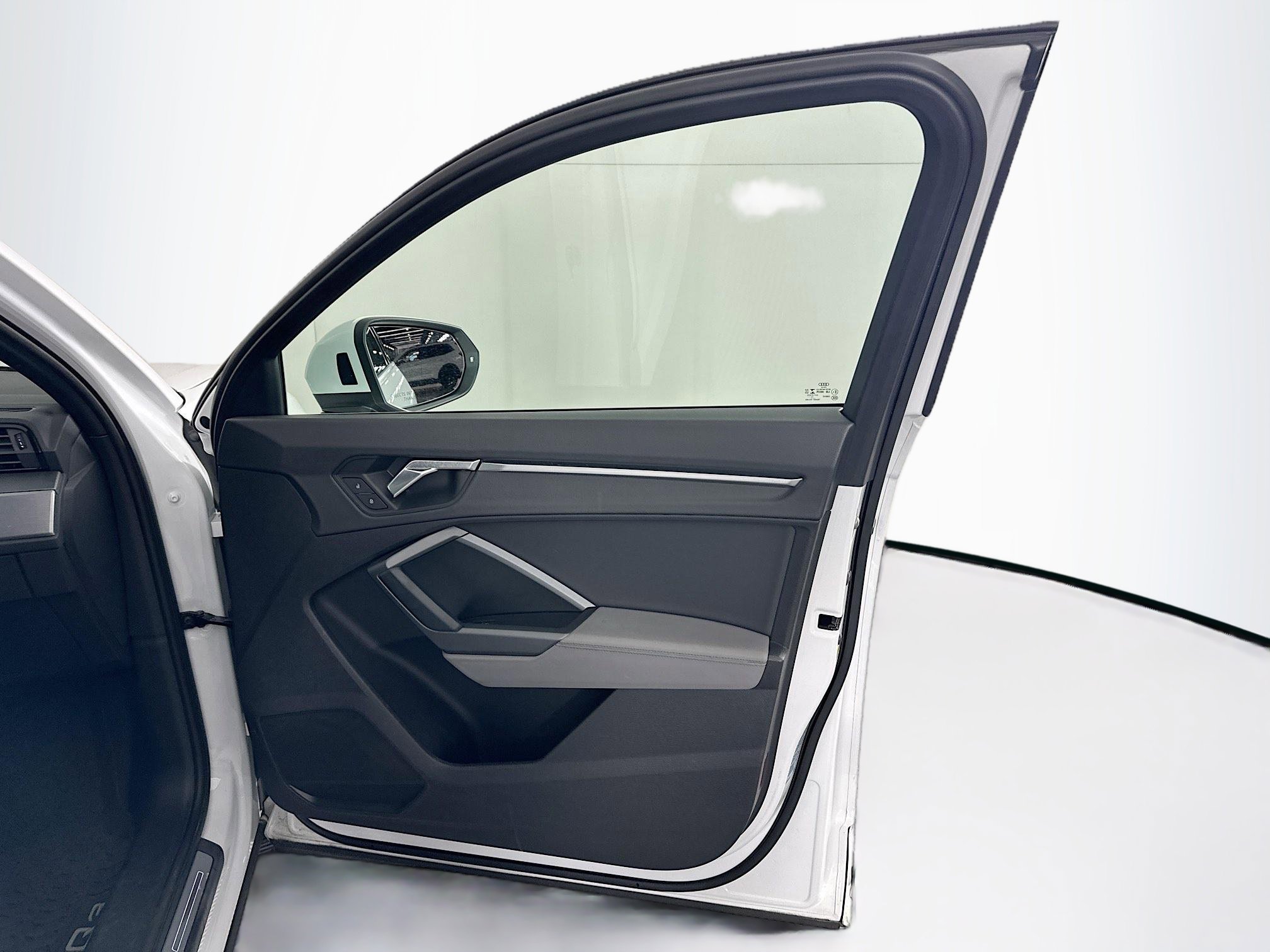 Used 2020 Audi Q3 2.0T Premium Plus w/ Premium Plus Package image 32