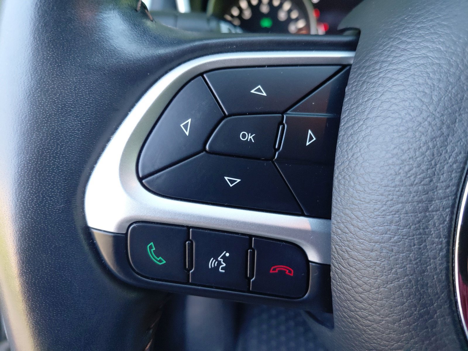 Used 2019 Jeep Compass Latitude w/ Popular Equipment Group AWD/4WD image 4