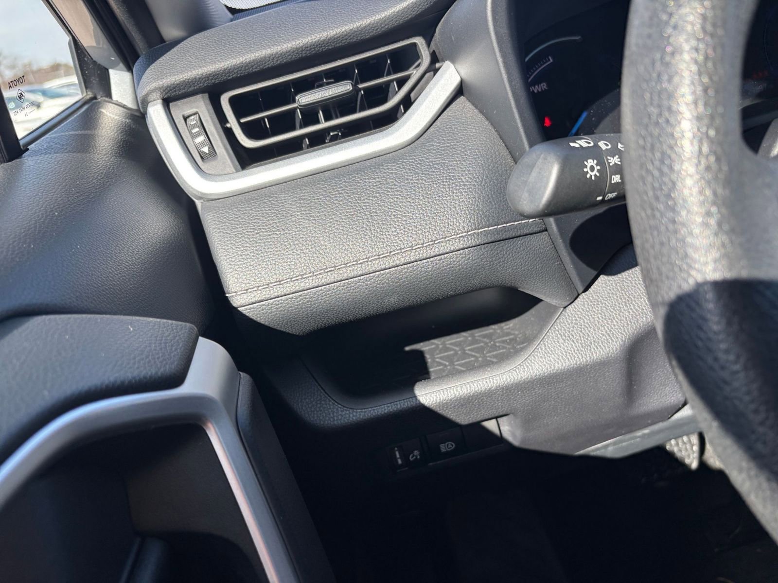 Used 2025 Toyota RAV4 LE image 33