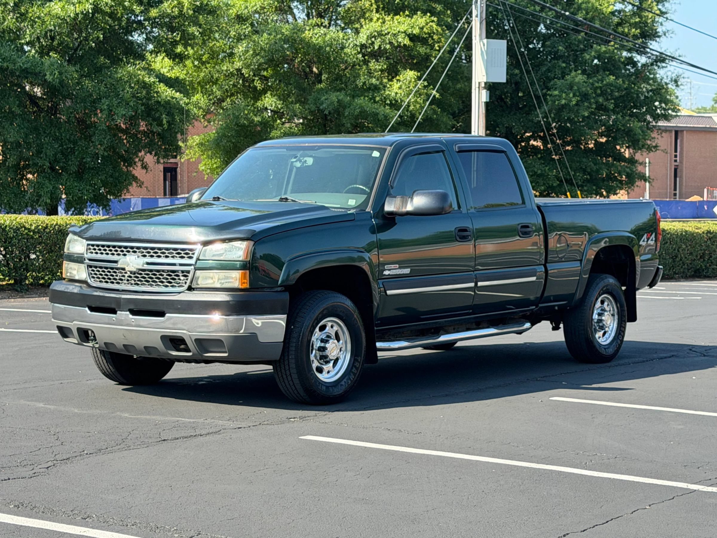 Used 2005 Chevrolet Silverado 2500 LS w/ Heavy-Duty Power Package AWD/4WD image 1