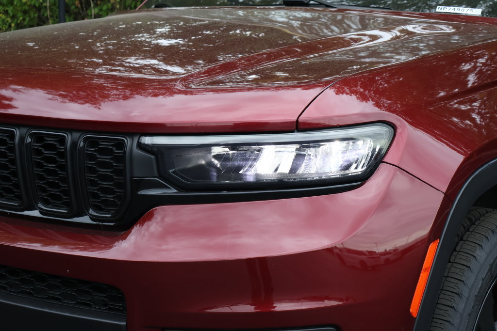 Used 2023 Jeep Grand Cherokee L Laredo AWD/4WD image 3