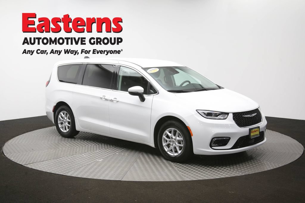 Used 2023 Chrysler Pacifica Touring-L FWD image 50