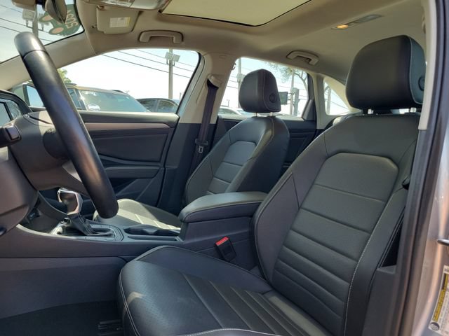 Used 2024 Volkswagen Jetta SE FWD image 16