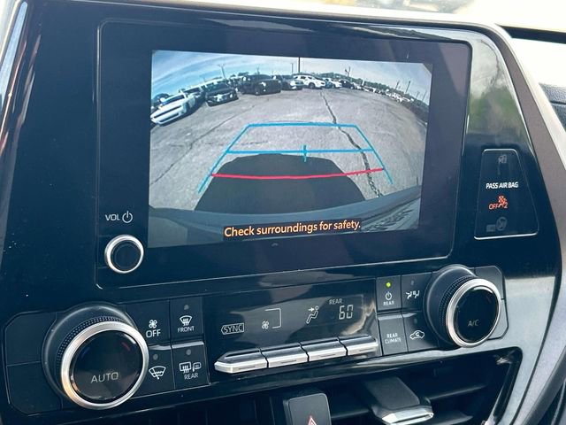 Used 2024 Toyota Highlander LE image 22