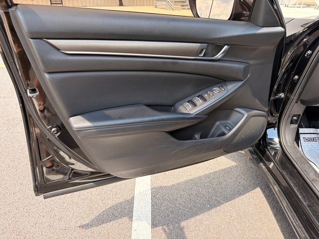 Used 2018 Honda Accord LX image 9
