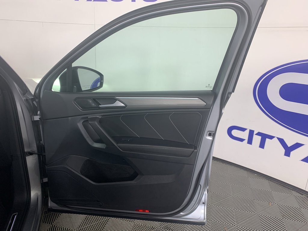 Used 2024 Volkswagen Tiguan SE R-Line image 43