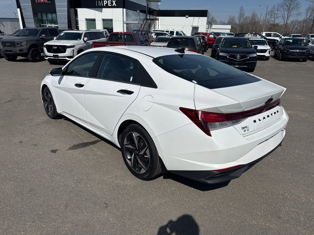 Used 2023 Hyundai Elantra SEL w/ Convenience Package image 3