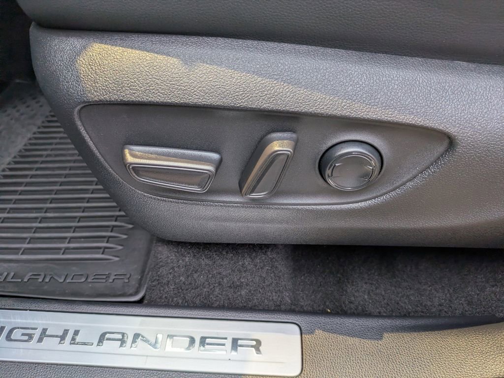 Used 2024 Toyota Highlander Limited AWD/4WD image 22