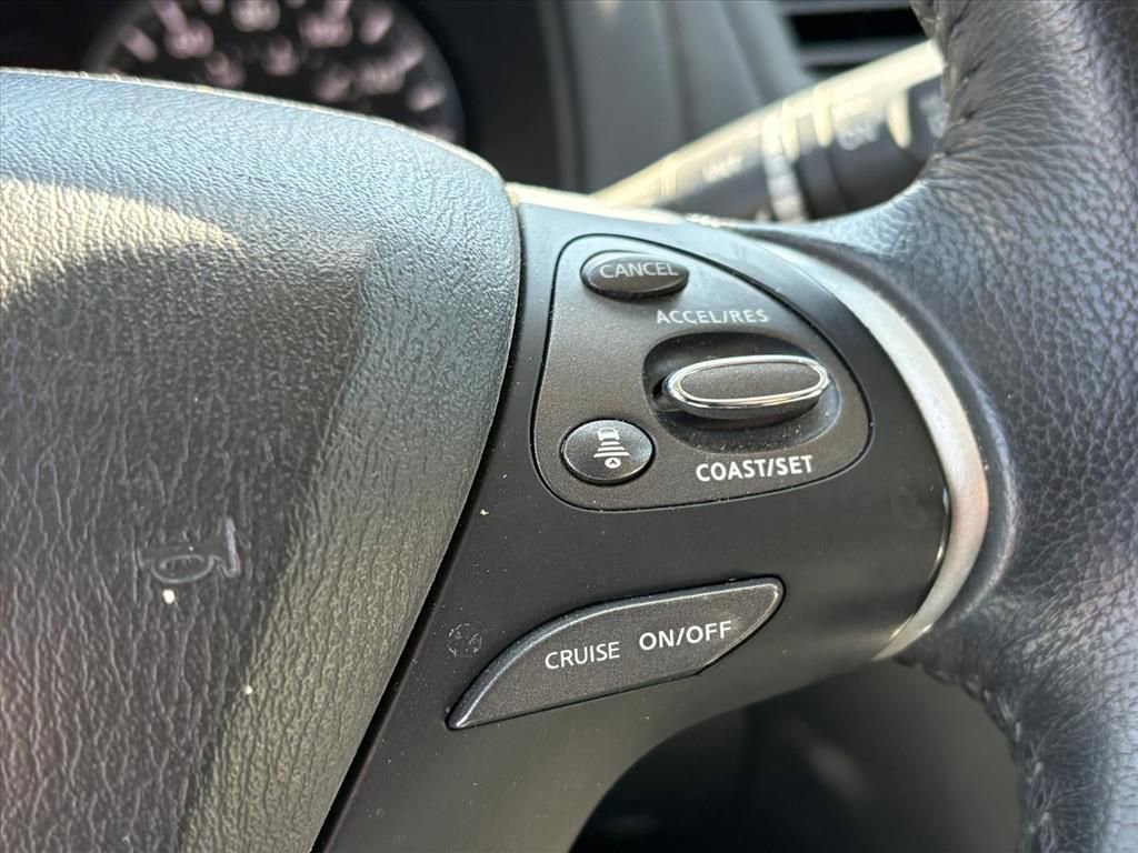 Used 2019 Nissan Pathfinder SV image 13