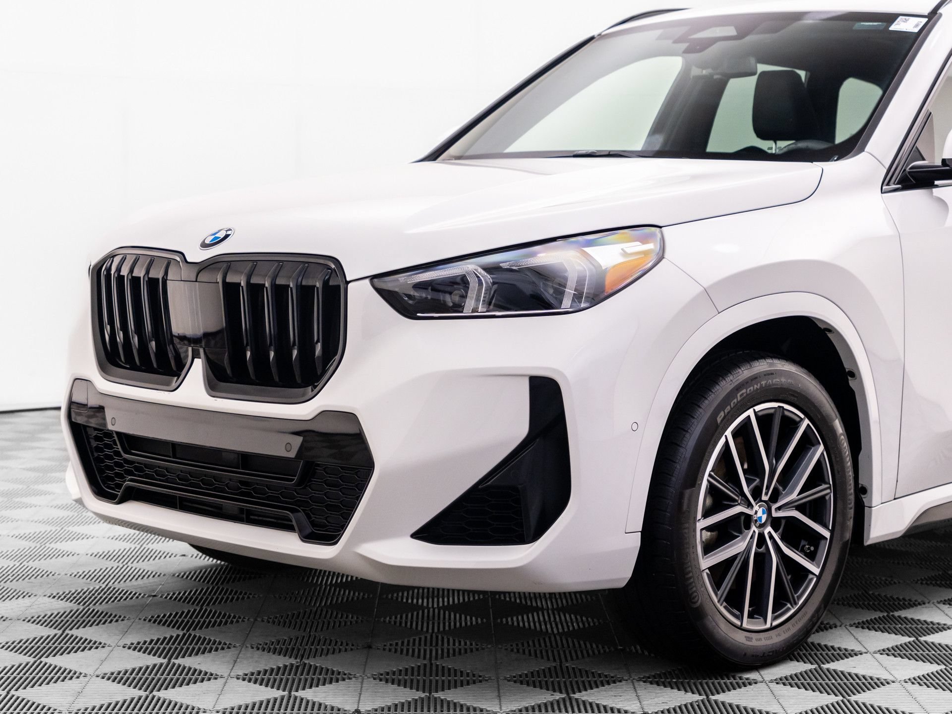 Used 2024 BMW X1 xDrive28i w/ M Sport Package AWD/4WD image 37