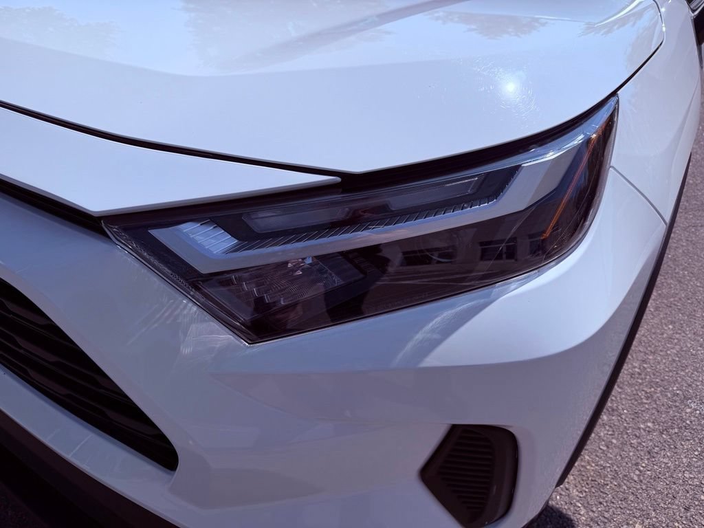 Used 2025 Toyota RAV4 XLE AWD/4WD image 14