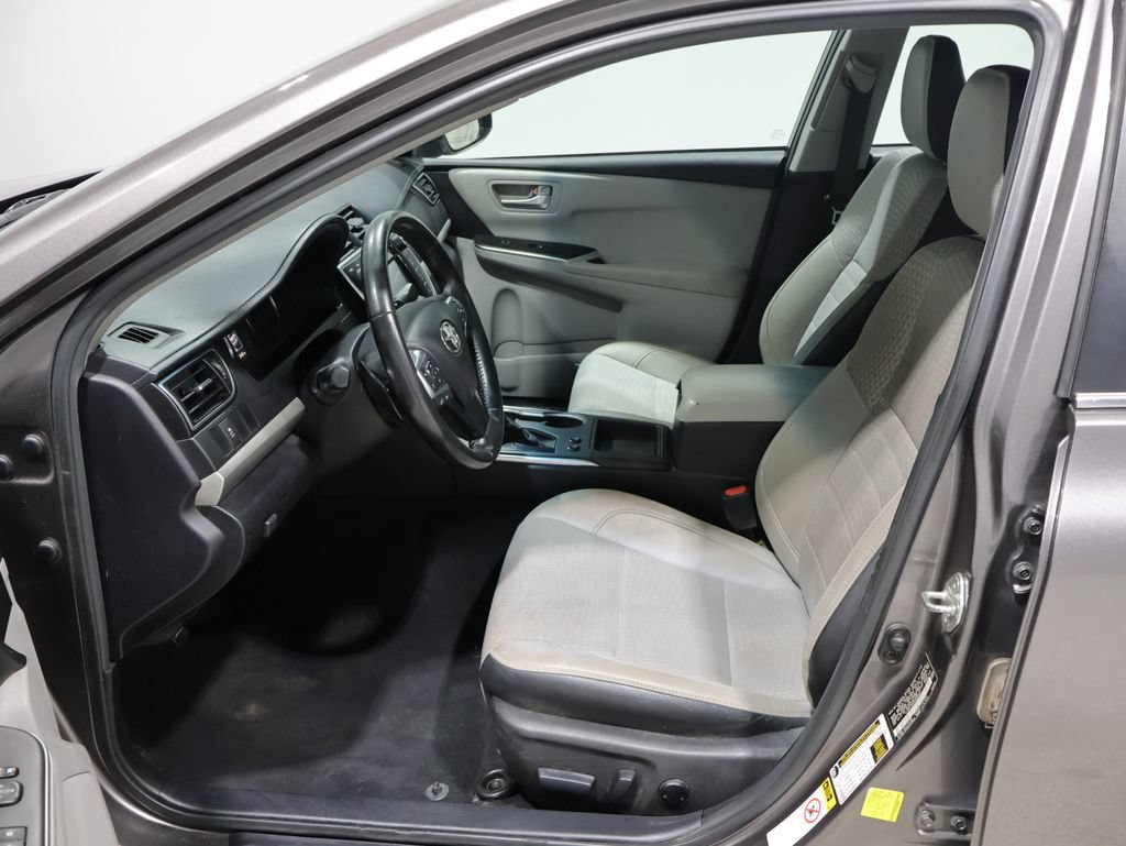 Used 2015 Toyota Camry SE FWD image 9