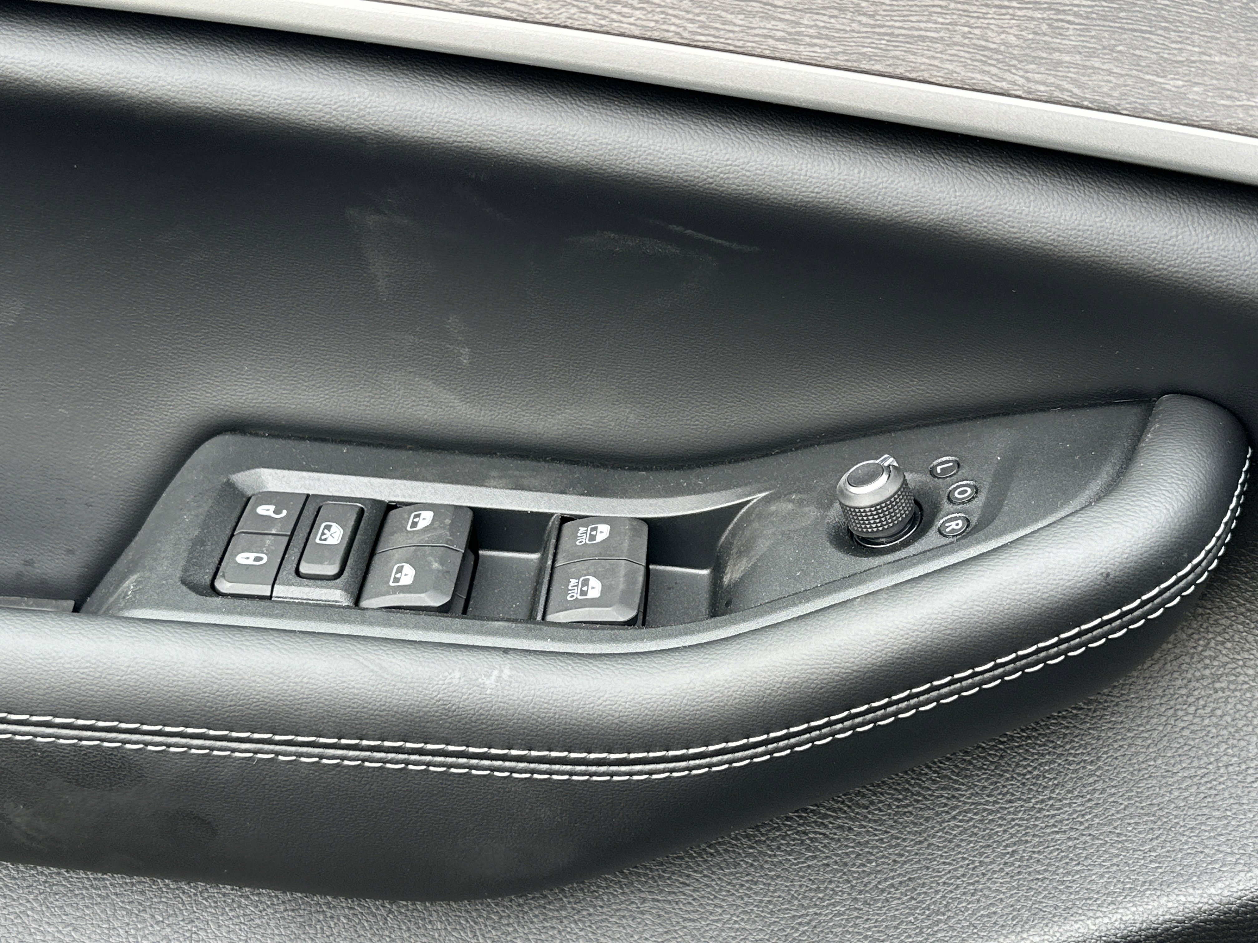 New 2026 Jeep Grand Cherokee Altitude image 12