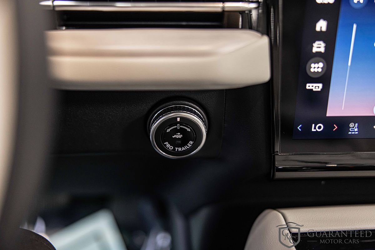 Used 2025 Lincoln Navigator Reserve image 28