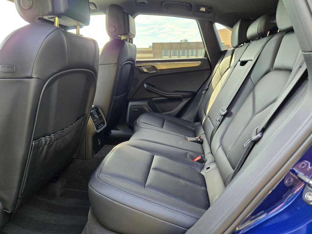 Certified 2025 Porsche Macan image 32