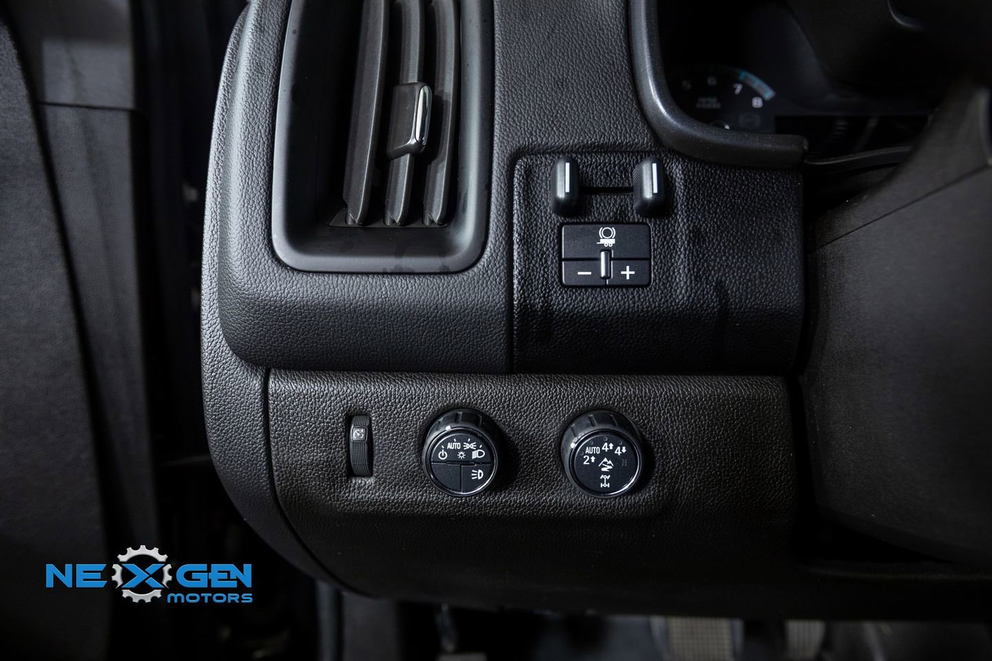 Used 2020 Chevrolet Colorado ZR2 w/ ZR2 Midnight Special Edition image 13