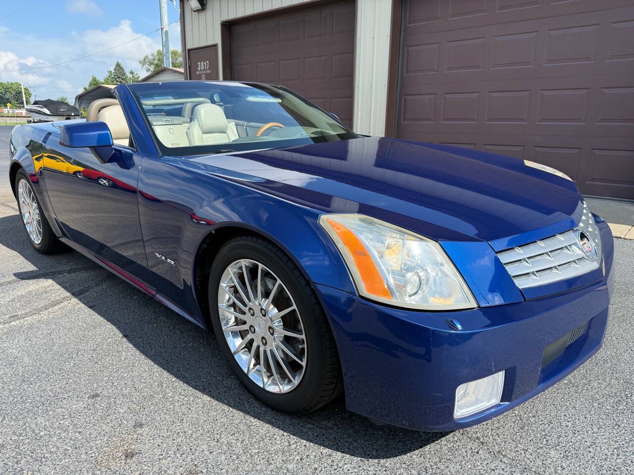 Used 2005 Cadillac XLR RWD image 7
