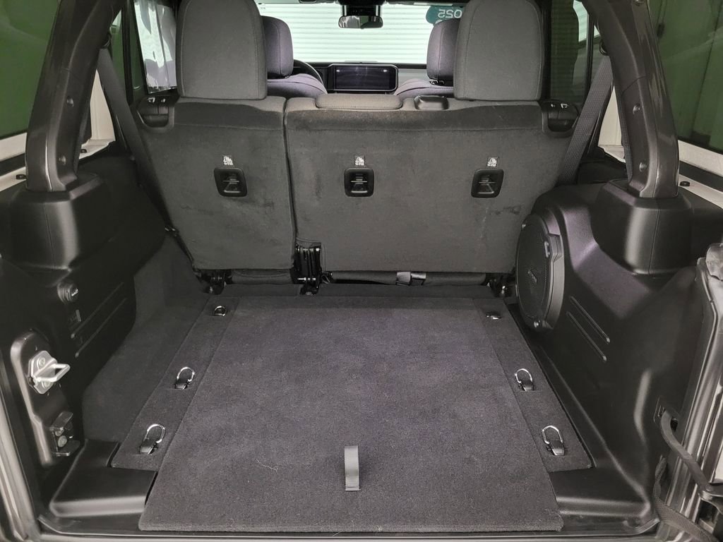 Used 2025 Jeep Wrangler Sport S image 22