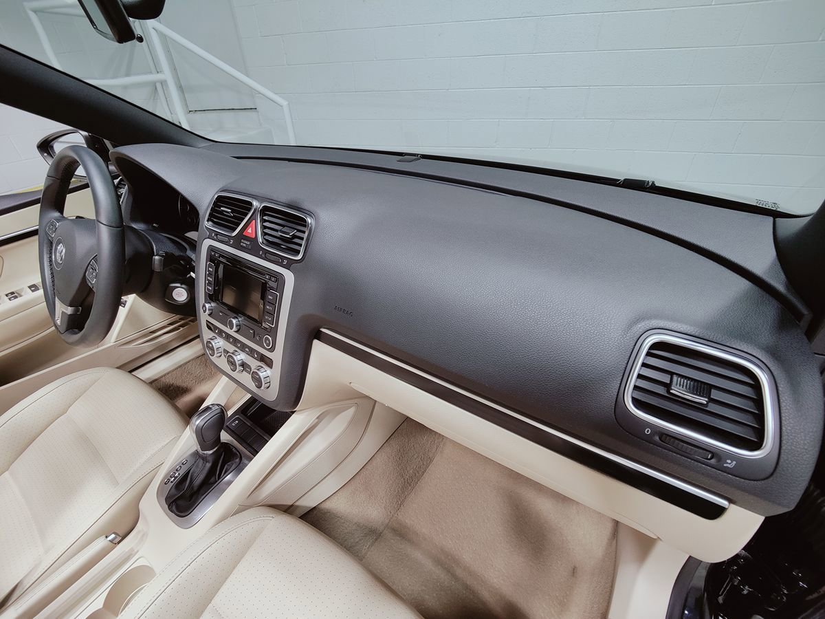 Used 2014 Volkswagen Eos FWD image 13
