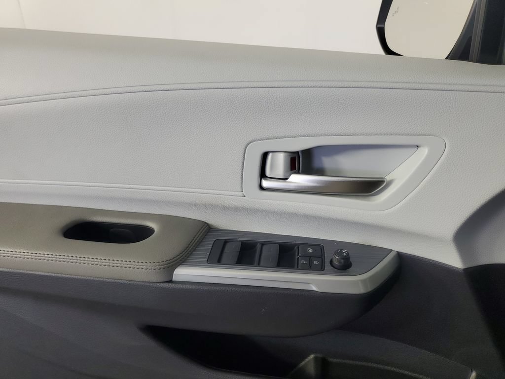 Used 2025 Toyota Sienna XLE w/ XLE Plus Package FWD image 28