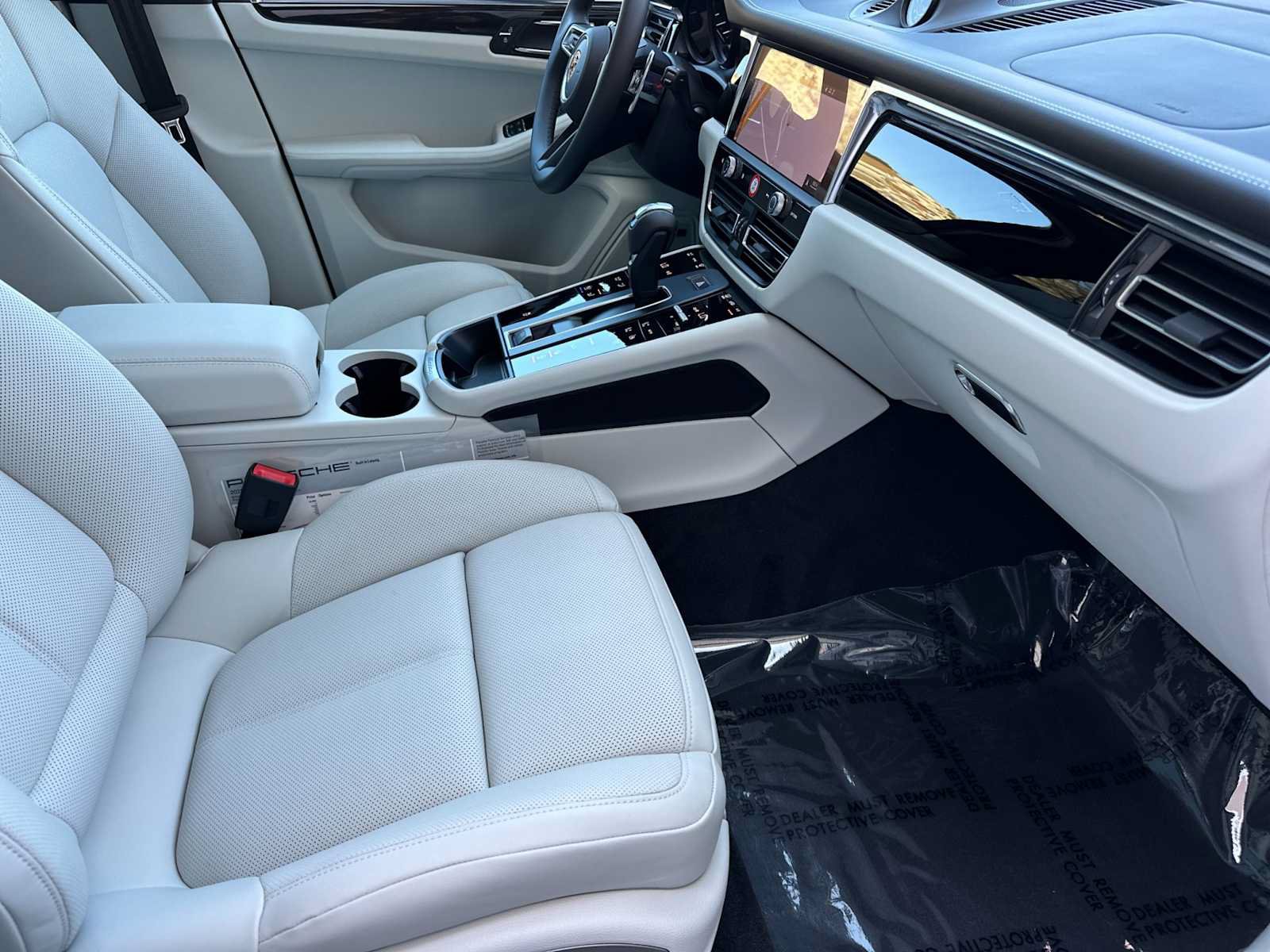 New 2025 Porsche Macan AWD/4WD image 17