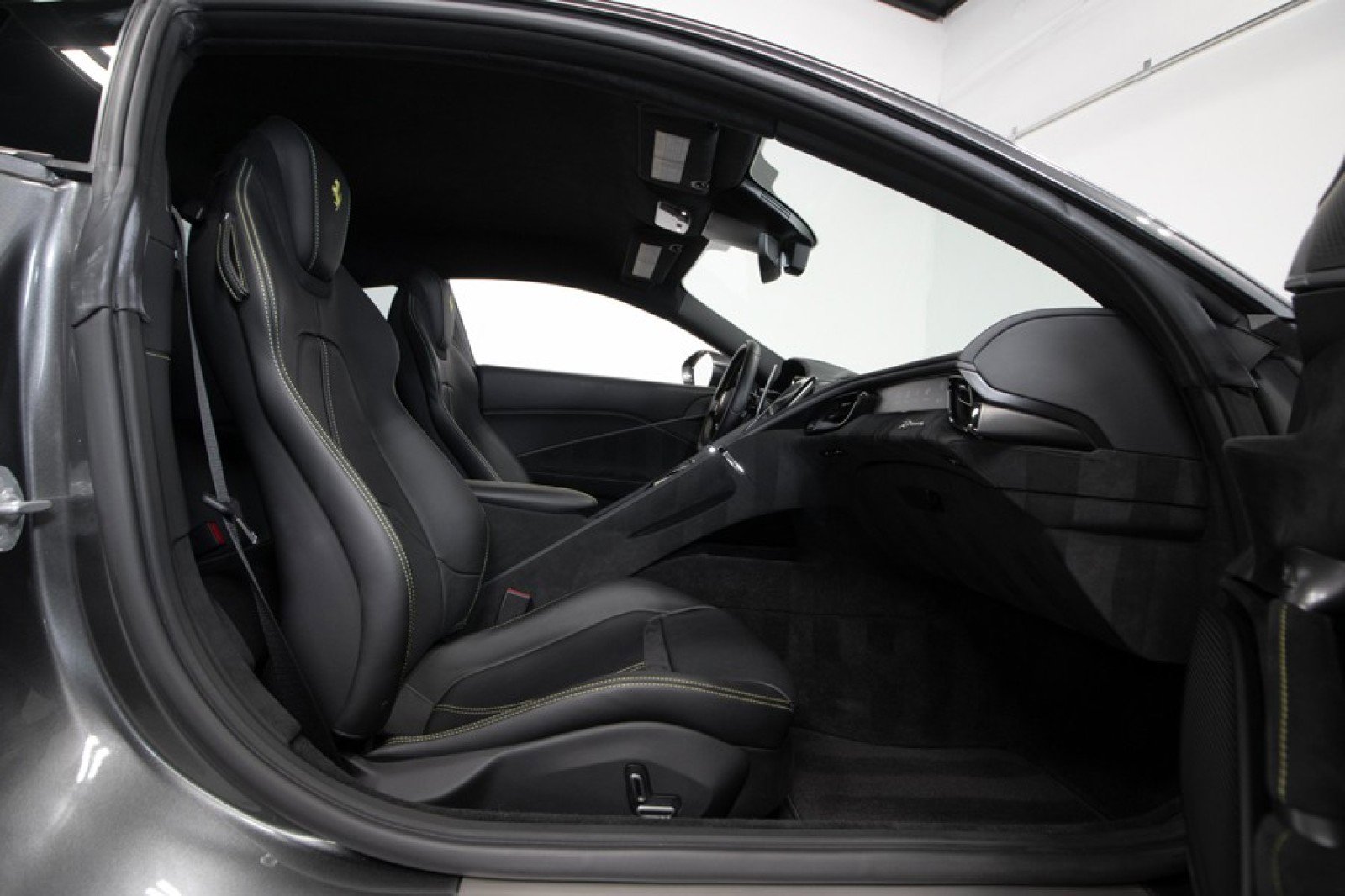 Used 2021 Ferrari Roma RWD image 44