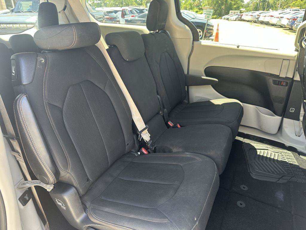 Used 2019 Chrysler Pacifica Touring Plus FWD image 14