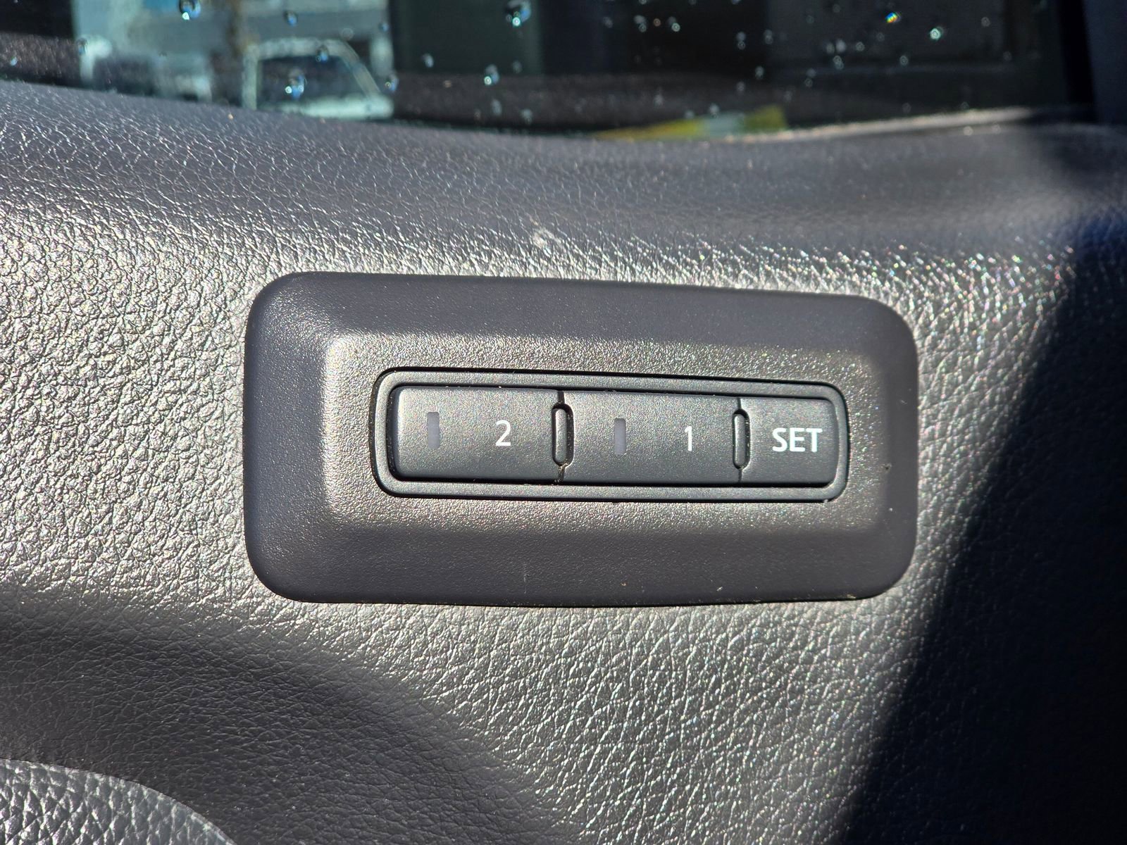 Used 2017 Nissan Titan SL AWD/4WD image 25