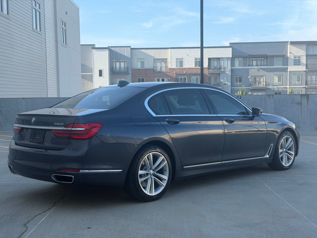 Used 2016 BMW 750i xDrive AWD/4WD image 3