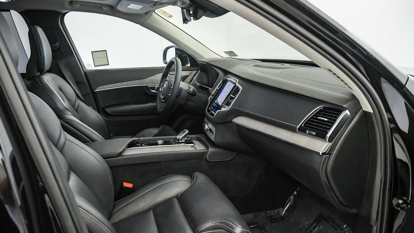 Certified 2023 Volvo XC90 T8 Ultimate AWD/4WD image 16