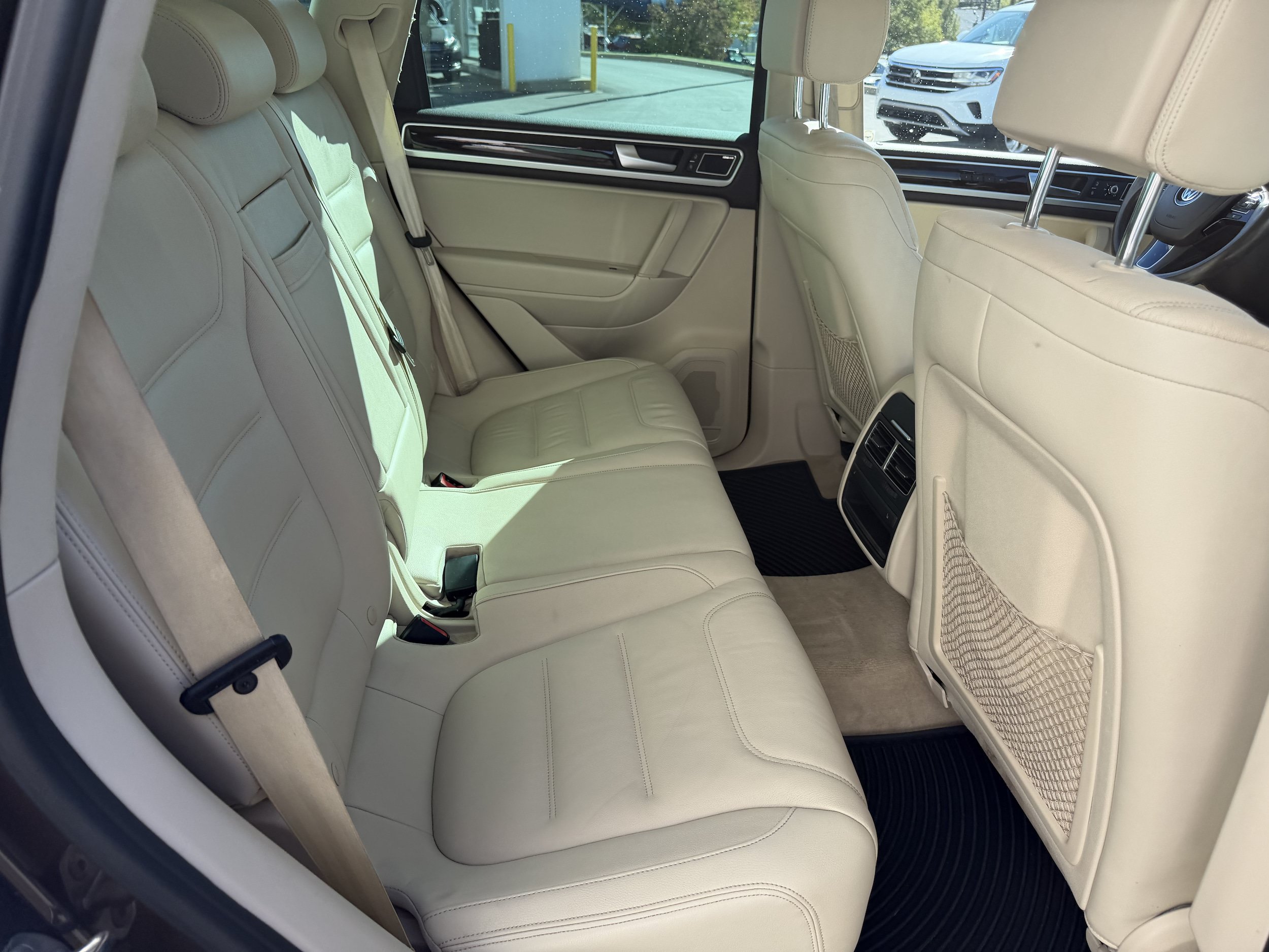 Used 2013 Volkswagen Touareg TDI AWD/4WD image 32