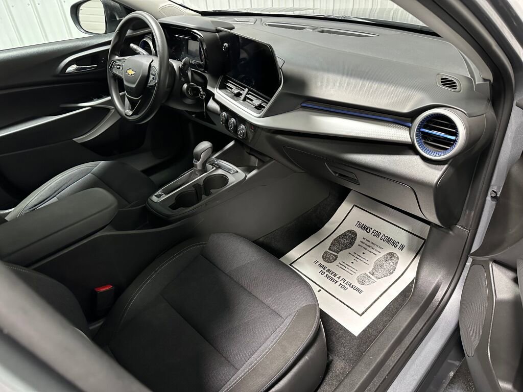 Used 2024 Chevrolet Trax LS w/ Driver Confidence Package image 7
