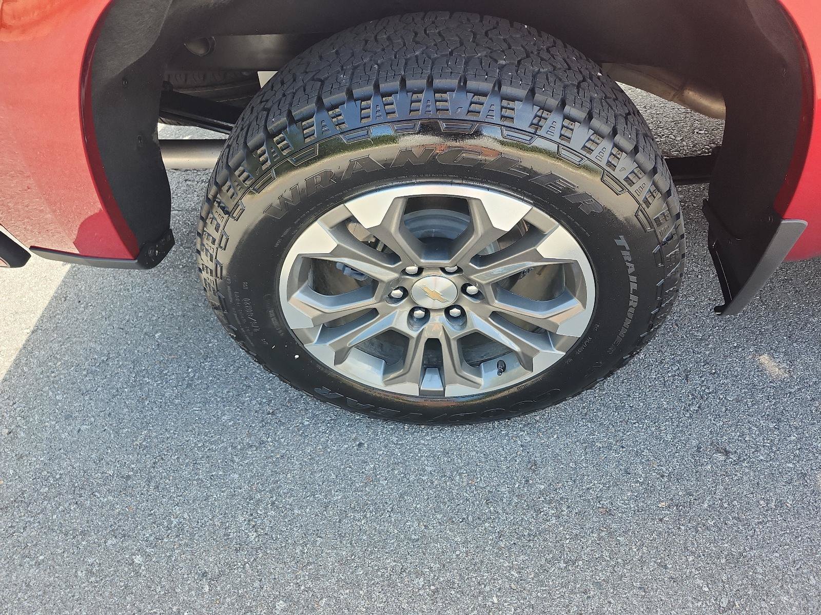 Used 2025 Chevrolet Silverado 1500 High Country AWD/4WD image 6