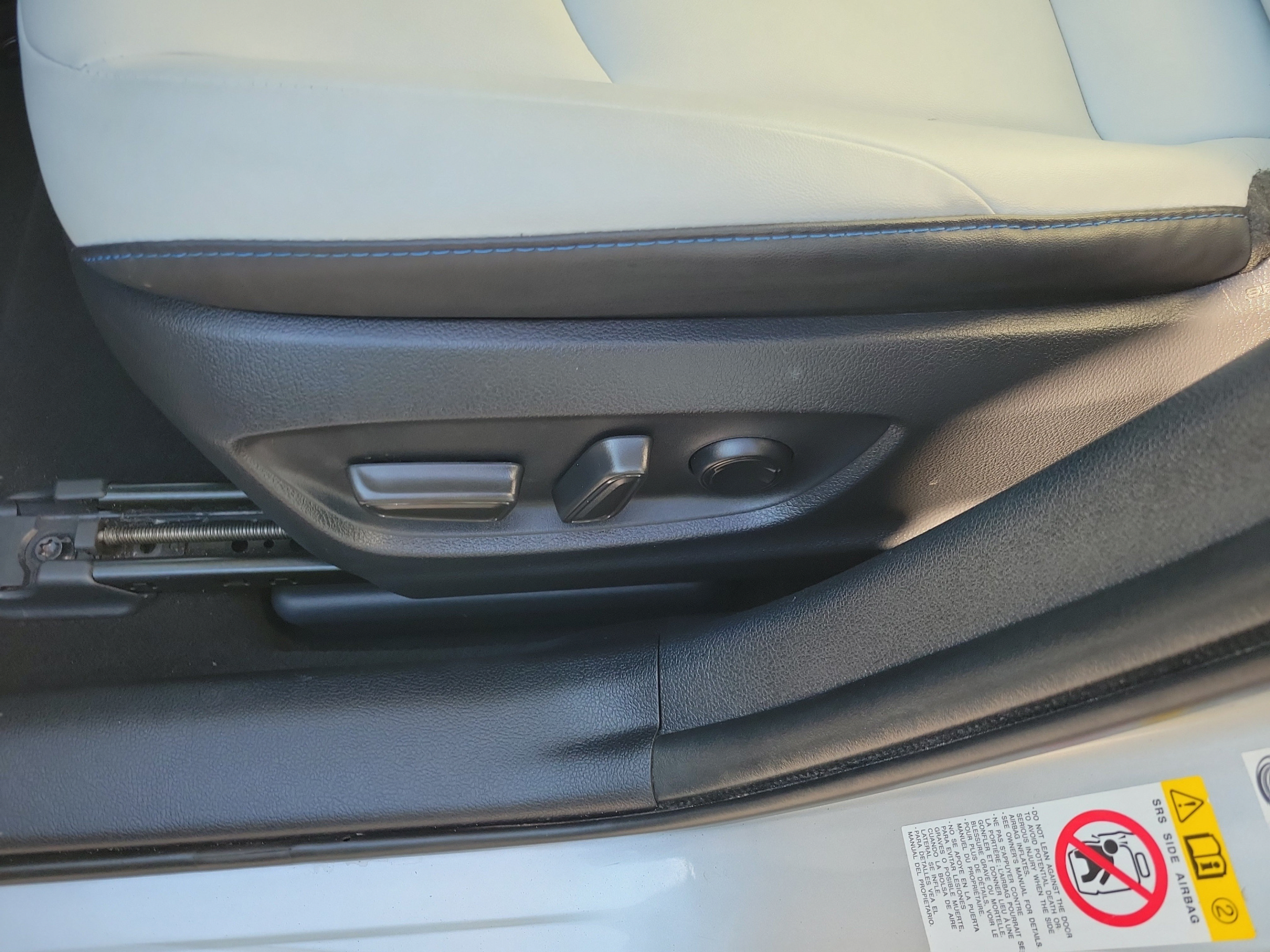 Used 2020 Toyota Prius Limited w/ Premium Convenience Package FWD image 9