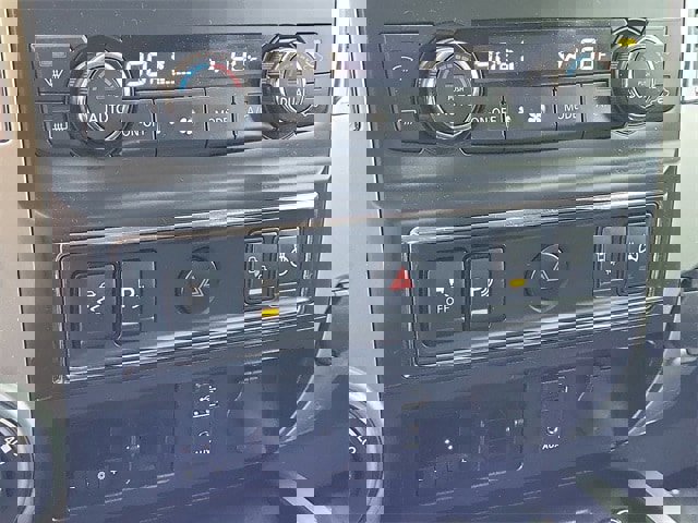 Used 2017 Nissan Titan PRO-4X w/ Pro-4x Convenience Package image 17