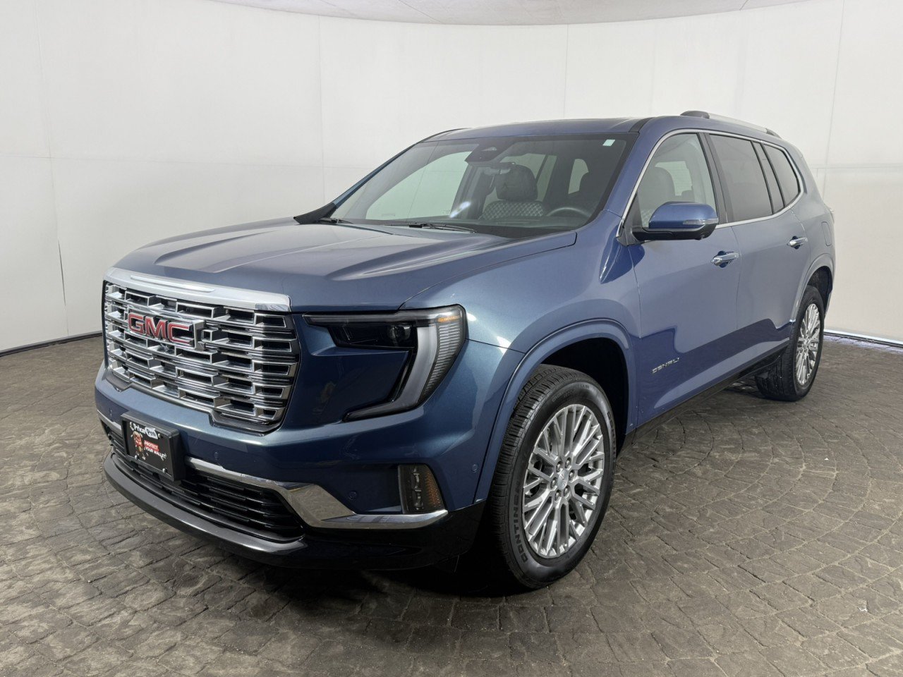 Used 2026 GMC Acadia Denali w/ Super Cruise Package AWD/4WD image 3