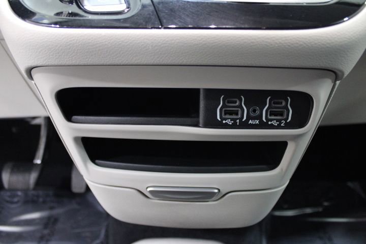Used 2024 Chrysler Pacifica Touring-L image 55