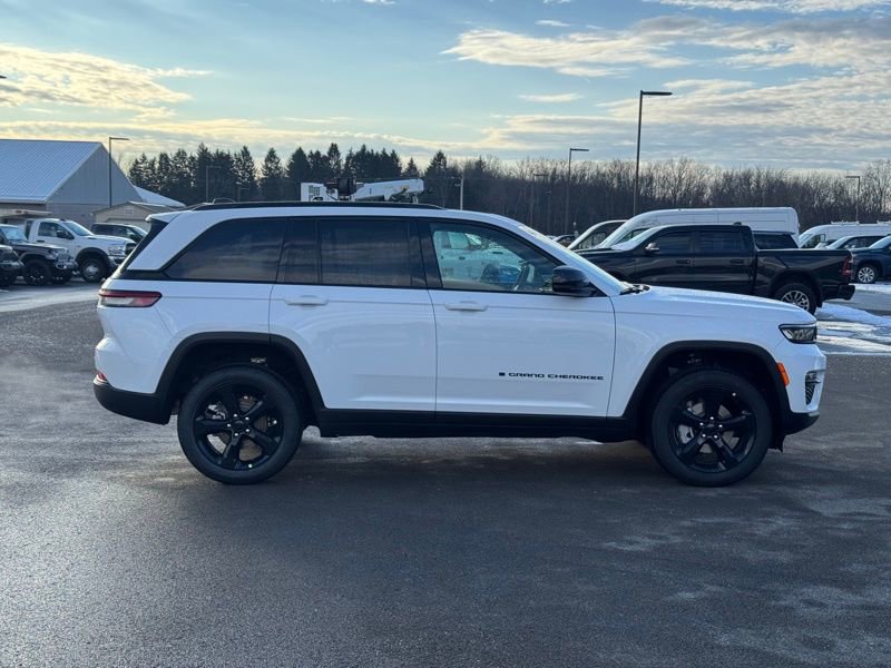 New 2025 Jeep Grand Cherokee Limited w/ Black Appearance Package image 2
