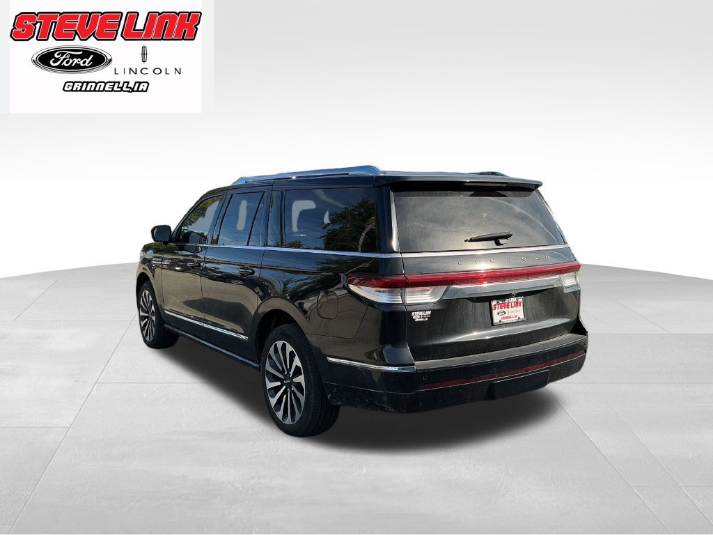 Used 2023 Lincoln Navigator L Reserve AWD/4WD image 3