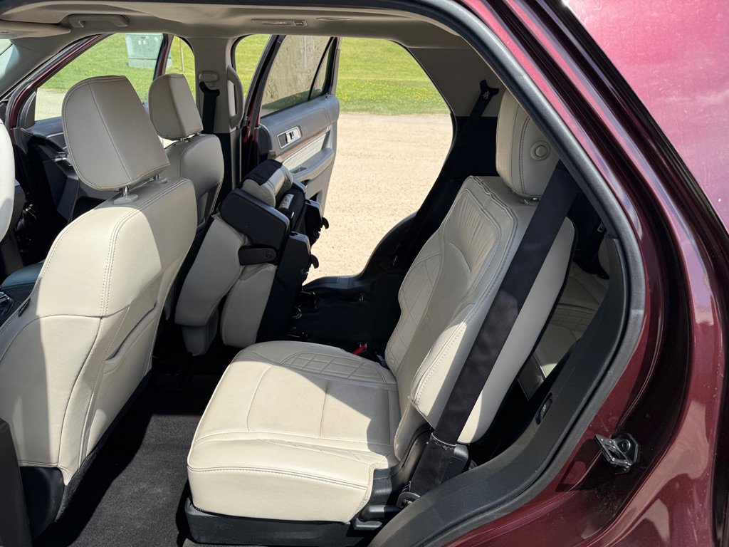 Used 2018 Ford Explorer Platinum AWD/4WD image 39