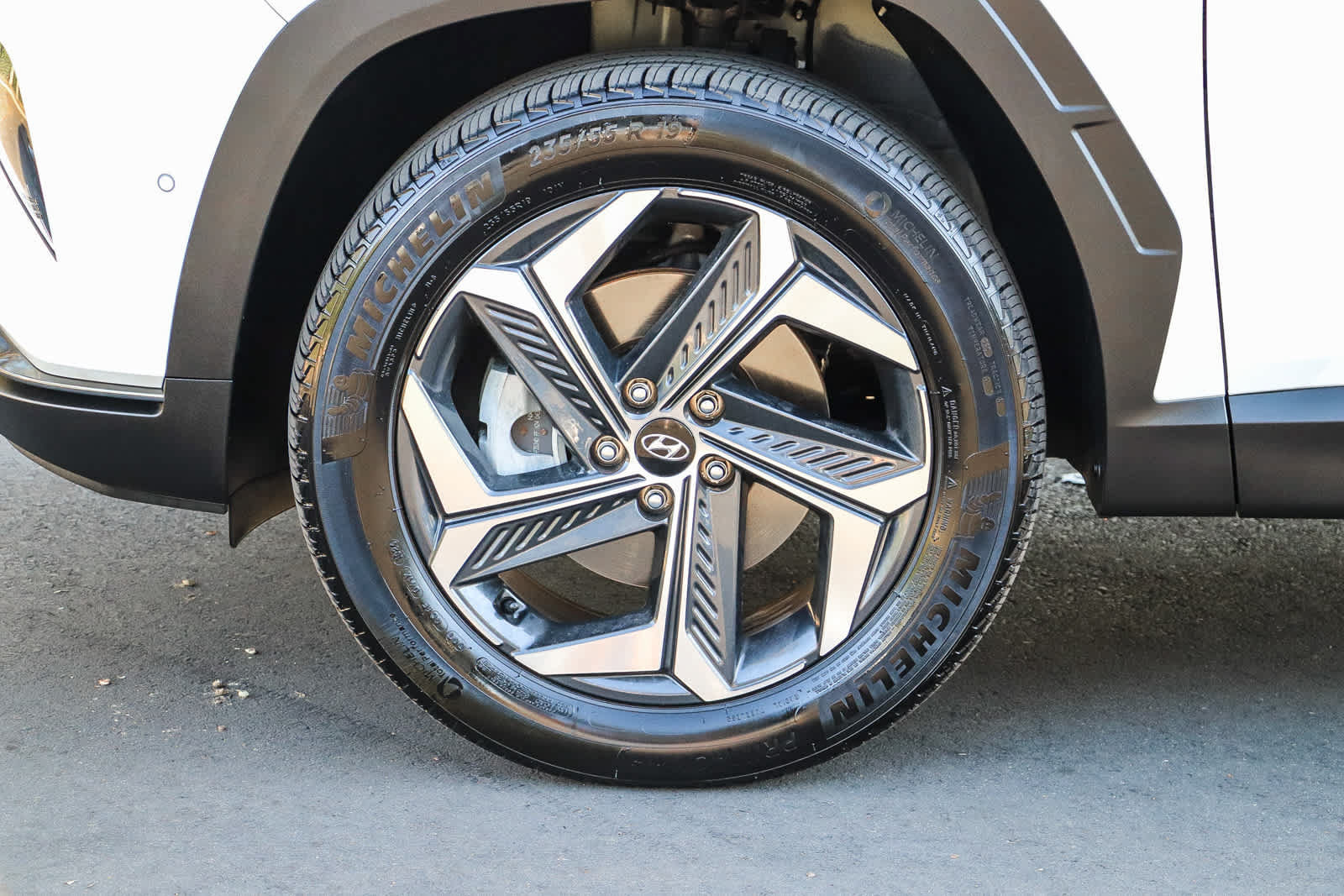 Certified 2024 Hyundai Tucson Limited AWD/4WD image 11