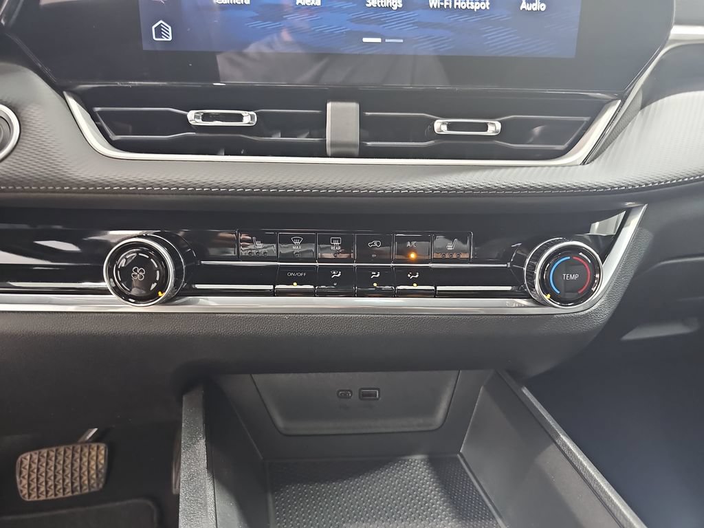 Certified 2025 Chevrolet Equinox LT AWD/4WD image 27
