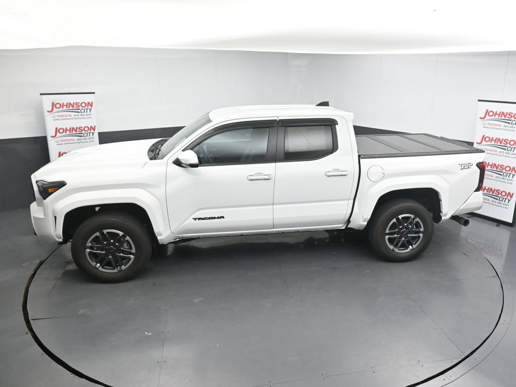 Used 2024 Toyota Tacoma TRD Sport AWD/4WD image 30