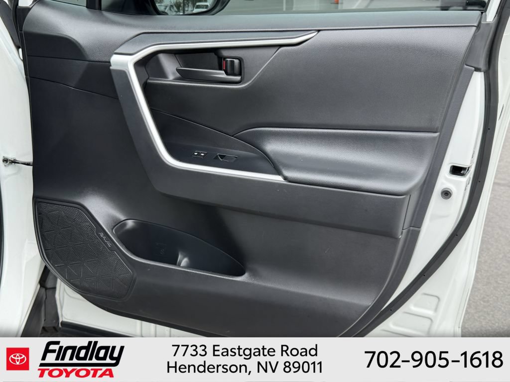 Used 2022 Toyota RAV4 LE FWD image 16