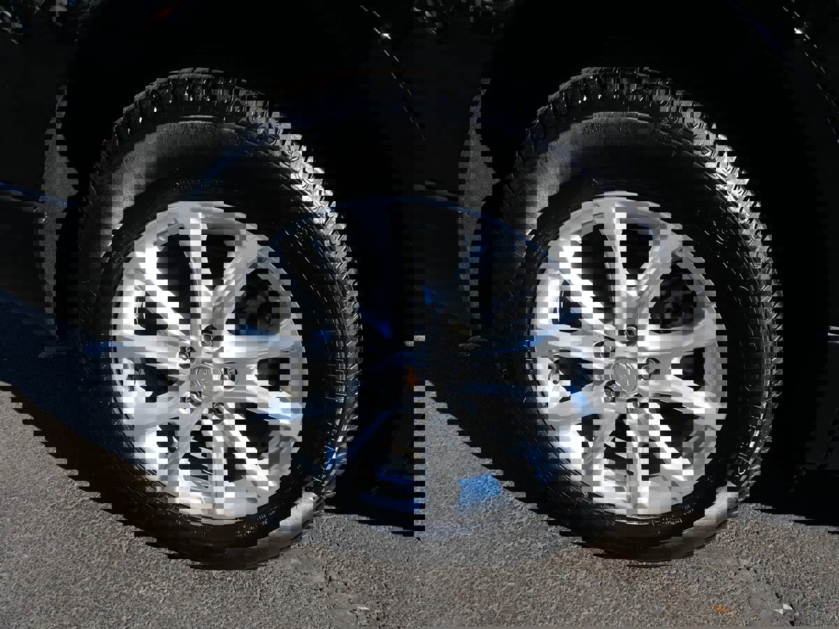 Used 2021 Chevrolet Equinox LS image 35