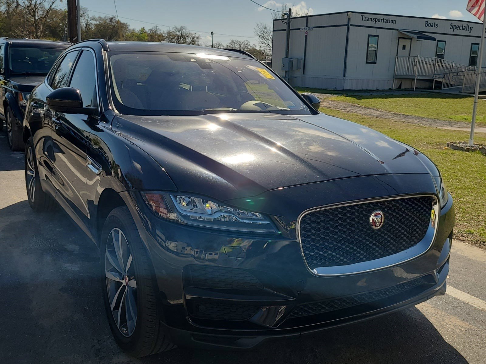 Used 2017 Jaguar F-PACE Prestige image 4