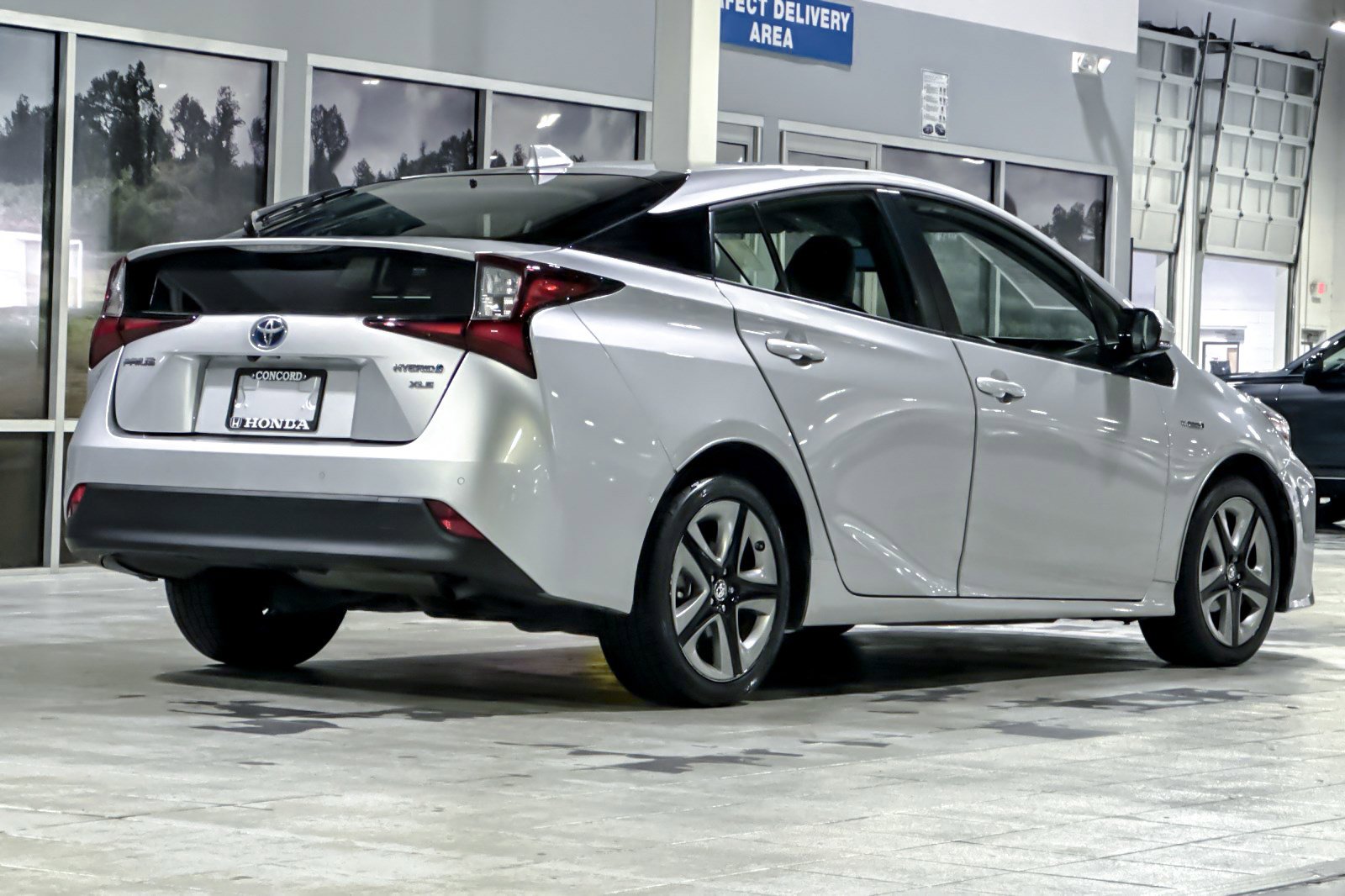 Used 2020 Toyota Prius XLE image 8