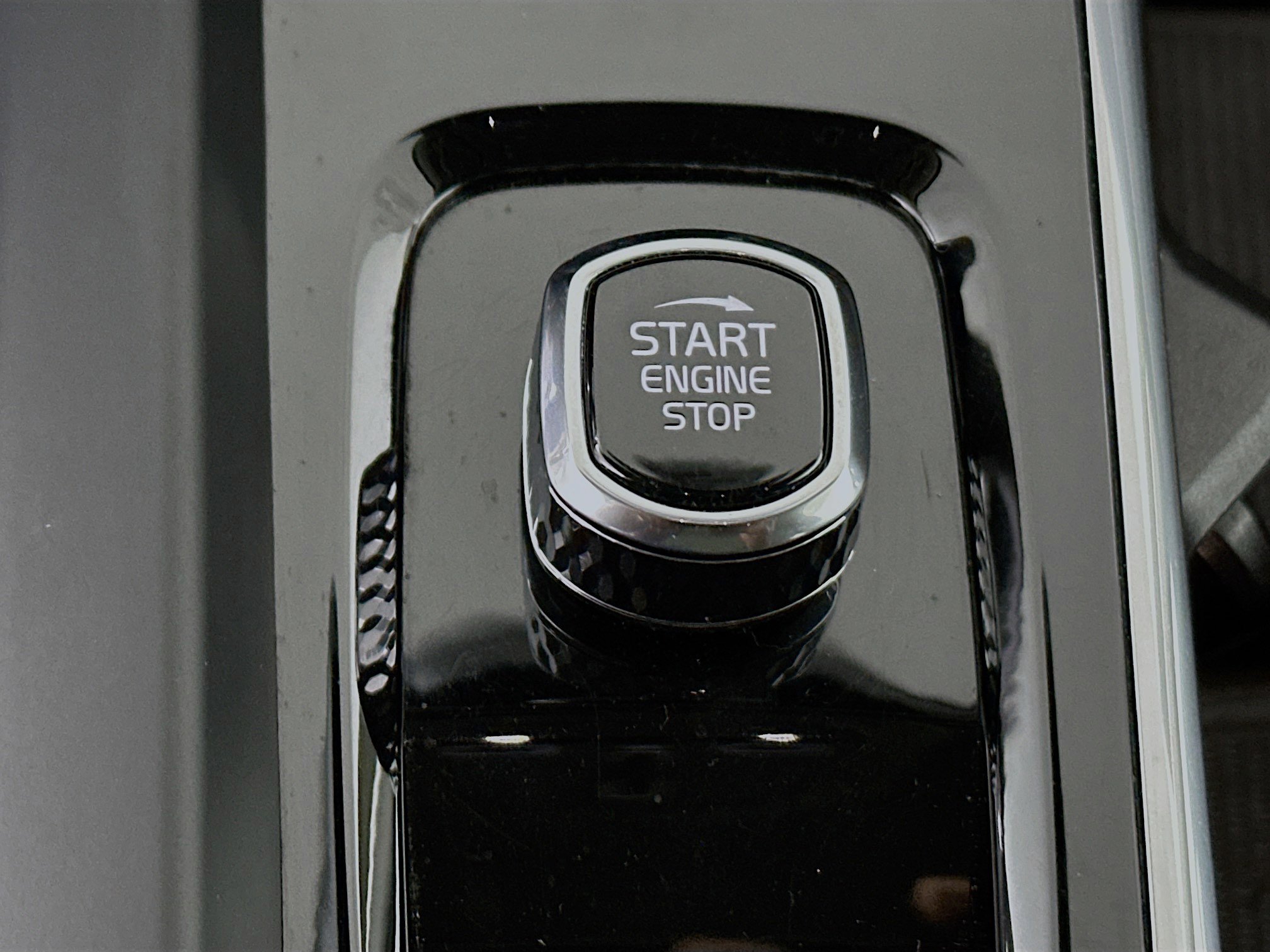 Used 2025 Volvo XC60 B5 Core image 20