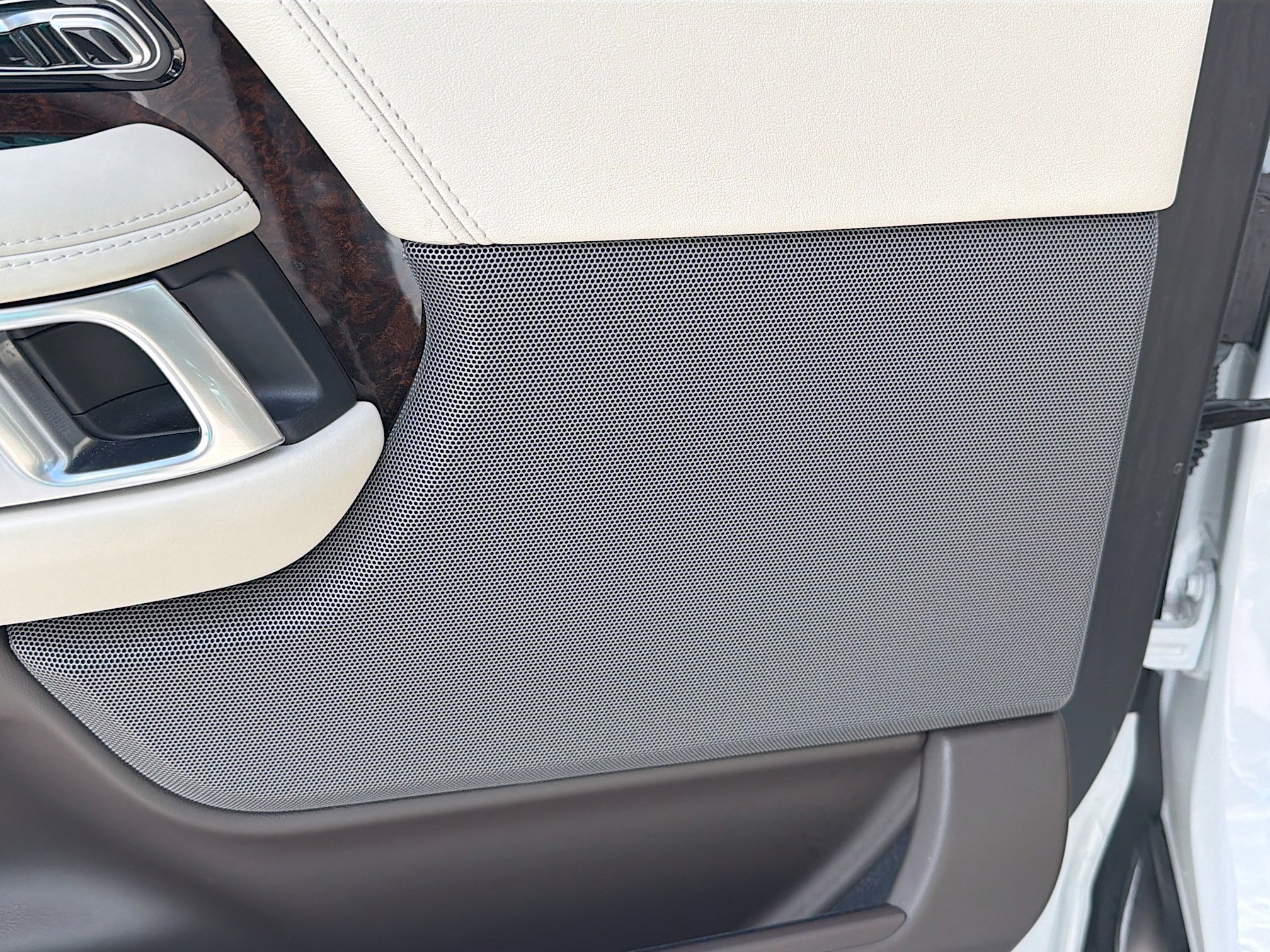 Used 2019 Land Rover Range Rover HSE image 25