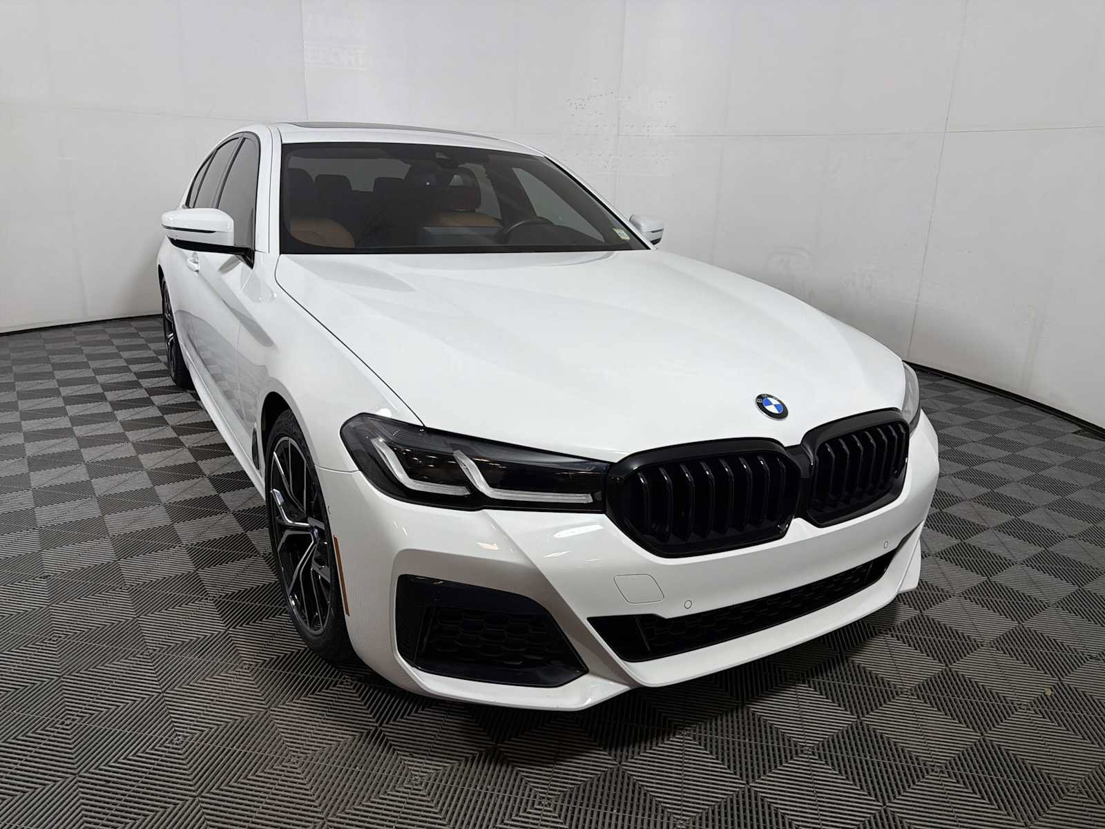 Used 2023 BMW 530i xDrive w/ M Sport Package AWD/4WD image 2
